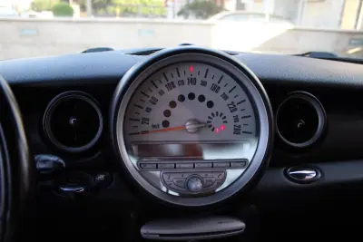 MINI Cooper 2010 - 8350 EUR, 246500 km - 246500km - foto 9 de 22