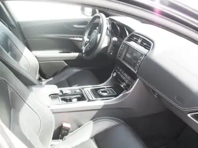 Jaguar XE 2017 - 25950 EUR, 59977 km - AUTO.MOTO.pt - 59977km - foto 9 de 35