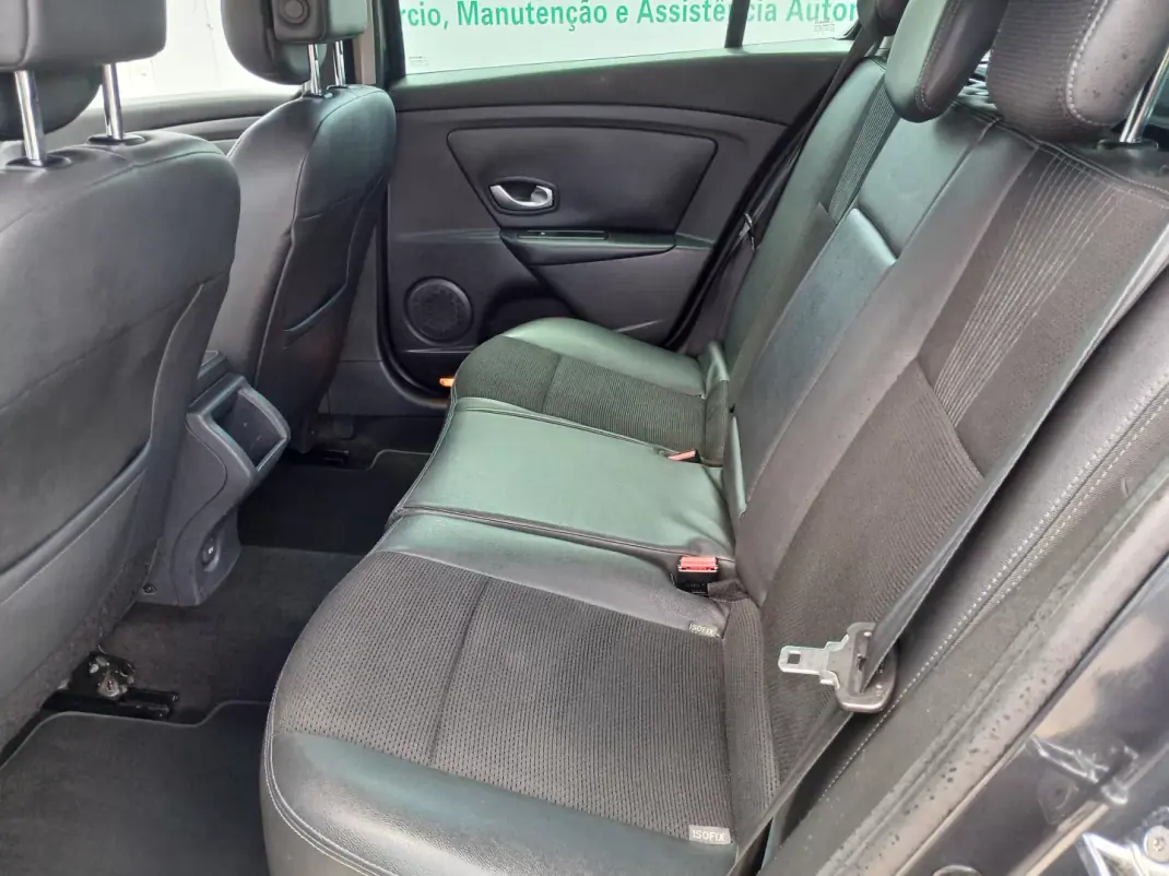 Renault Mégane Sport Tourer 2010 - 6350 EUR, 169329 km - AUTO.MOTO.pt - 169329km - foto 16 de 24