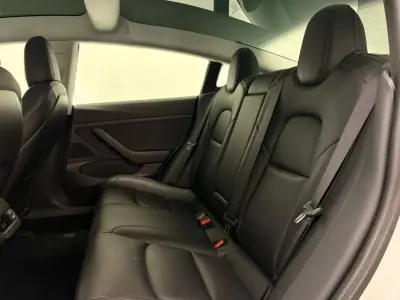 Tesla Model 3 2020 - 21500 EUR, 122000 km - AUTO.MOTO.pt - 122000km - foto 7 de 19