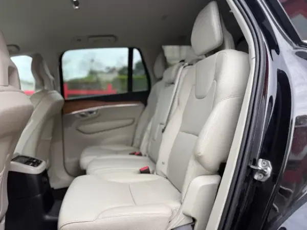 Volvo XC 90 2021 - 44900 EUR, 189000 km - AUTO.MOTO.pt - 189000km - foto 11 de 16