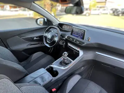 Peugeot 3008 2018 - 17499 EUR, 128036 km - AUTO.MOTO.pt - 128036km - foto 8 de 12