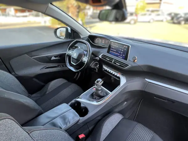 Peugeot 3008 2018 - 17499 EUR, 128036 km - AUTO.MOTO.pt - 128036km - foto 8 de 12
