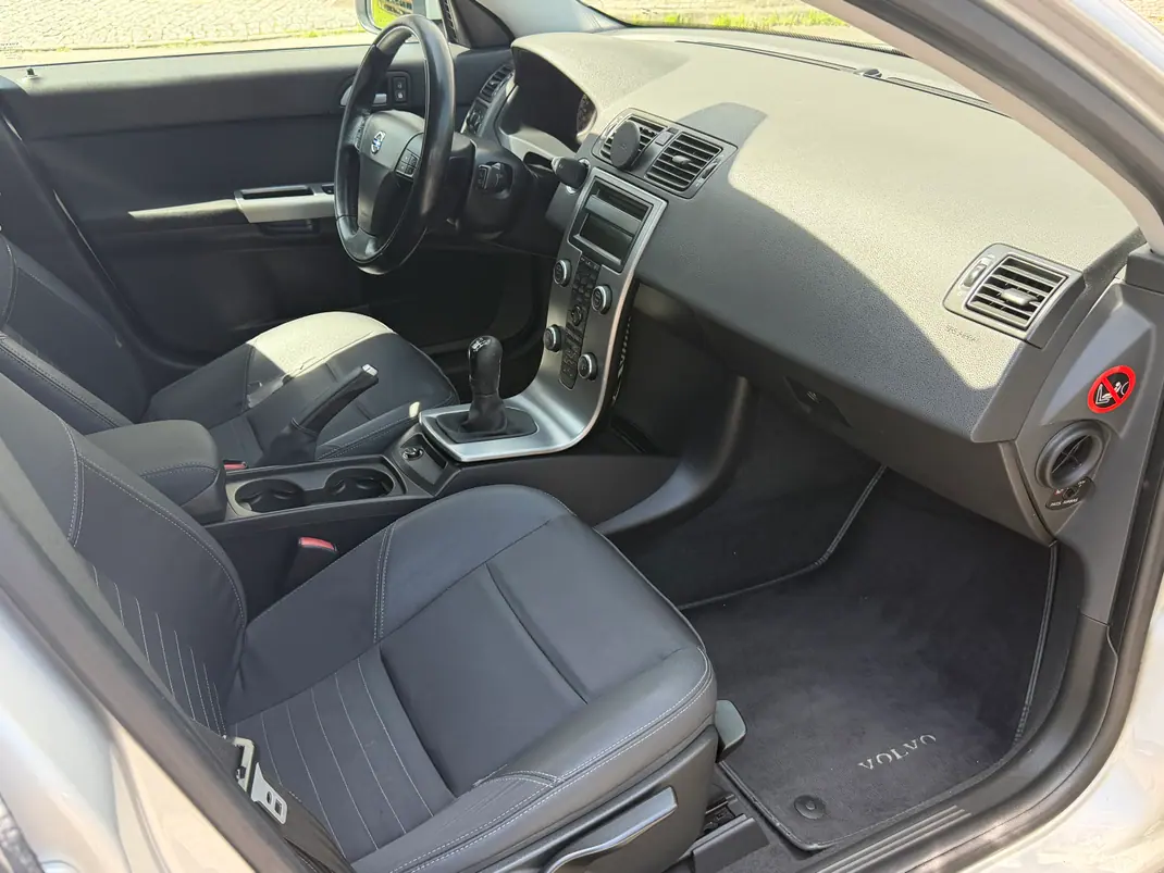 Volvo V50 2007 - 5500 EUR, 326000 km - AUTO.MOTO.pt - 326000km - foto 9 de 13
