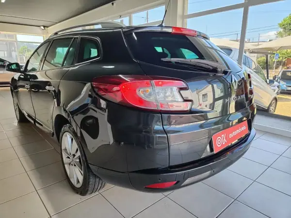Renault Mégane Sport Tourer 2009 - 5450 EUR, 214000 km - AUTO.MOTO.pt - 214000km - foto 7 de 35