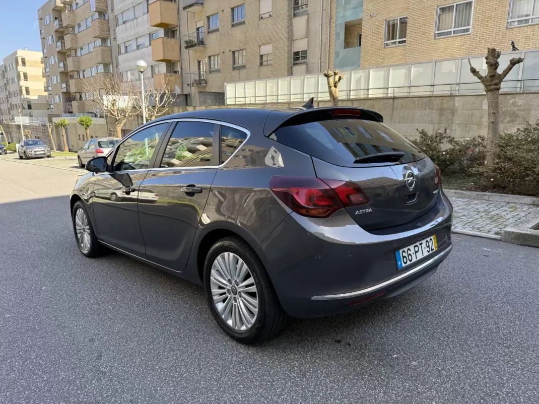 Opel Astra 2015 - 9950 EUR, 112000 km - AUTO.MOTO.pt - 112000km - foto 6 de 12