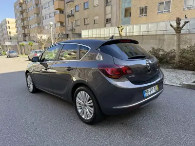Opel Astra 2015 - 9950 EUR, 112000 km - AUTO.MOTO.pt - 112000km - foto 6 de 12