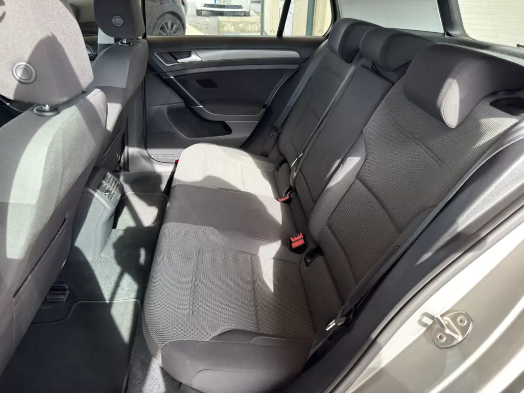 Volkswagen Golf 2017 - 15950 EUR, 151736 km - 151736km - foto 29 de 34