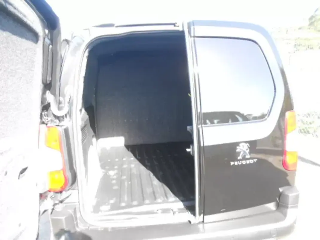 Peugeot 2020 - 13500 EUR, 168912 km - AUTO.MOTO.pt - 168912km - foto 5 de 10