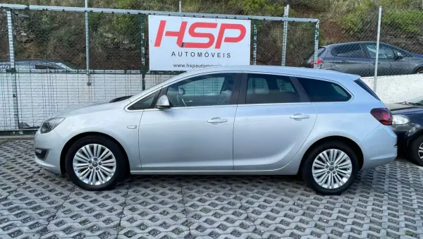 Opel Astra Sports Tourer 2013 — photo 3 of 16