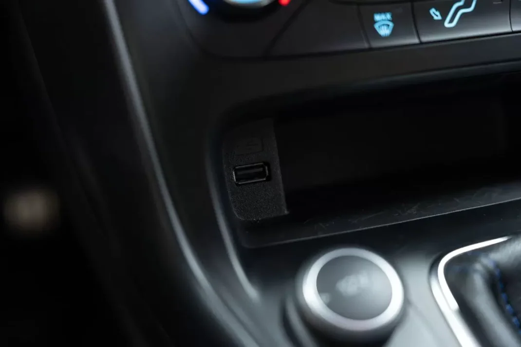 Ford Focus 2016 - 42950 EUR, 61000 km - AUTO.MOTO.pt - 61000km - foto 47 de 49