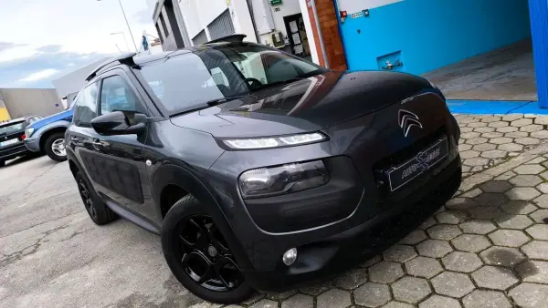 Citroën C4 Cactus 2015 - 10500 EUR, 161000 km - AUTO.MOTO.pt - 161000km - foto 4 de 17