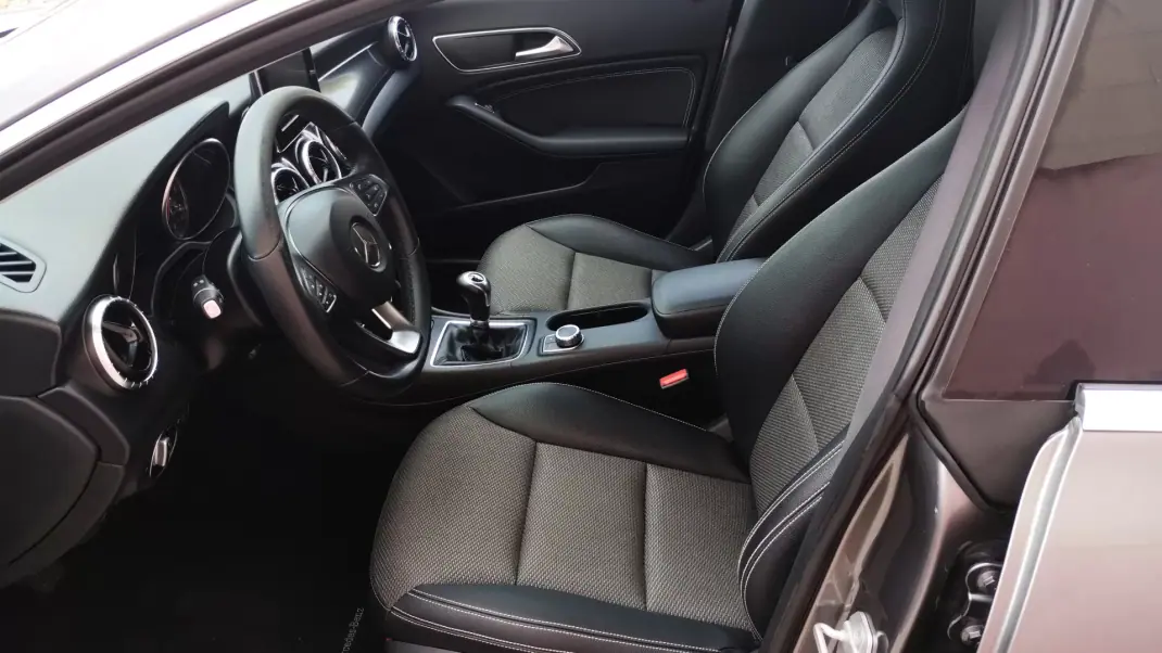 Mercedes-Benz CLA 180 2016 - 16950 EUR, 176000 km - 176000km - foto 11 de 32