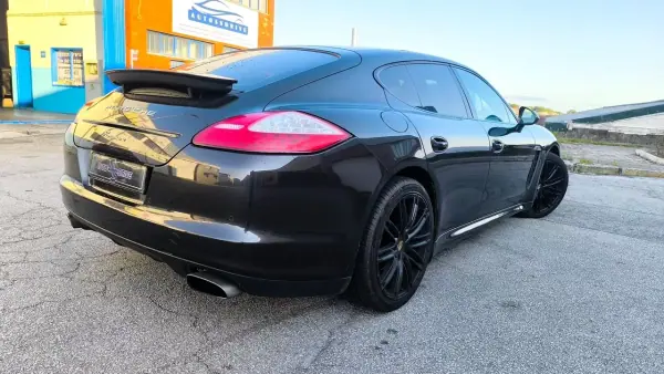 Porsche Panamera 2011 - 29900 EUR, 190000 km - AUTO.MOTO.pt - 190000km - foto 12 de 15
