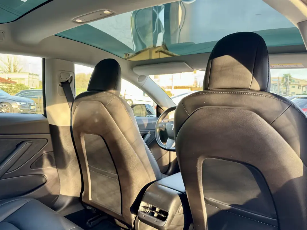 Tesla Model 3 2019 - 25999 EUR, 60000 km - AUTO.MOTO.pt - 60000km - foto 21 de 24