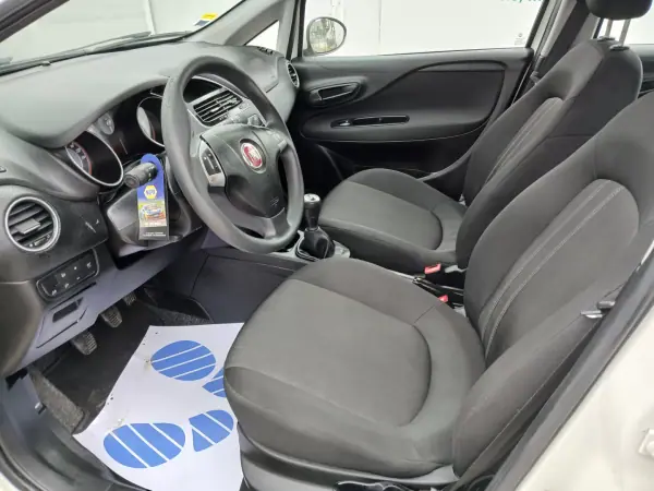 Fiat Punto 2016 - 6850 EUR, 156334 km - AUTO.MOTO.pt - 156334km - foto 13 de 24