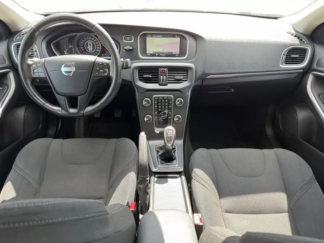 Volvo V40 2014 - 10500 EUR, 169600 km - AUTO.MOTO.pt - 169600km - foto 23 de 32