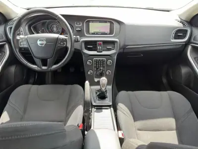 Volvo V40 2014 - 10500 EUR, 169600 km - AUTO.MOTO.pt - 169600km - foto 23 de 32