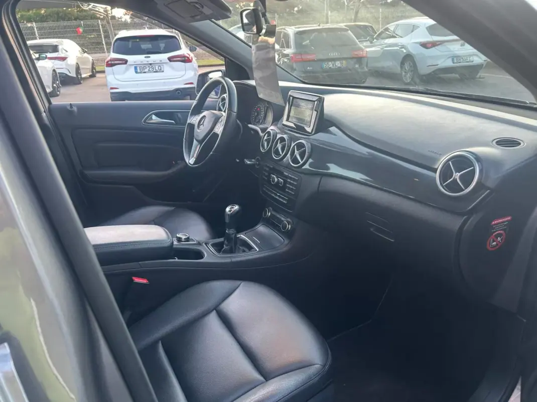 Mercedes-Benz B 180 2013 - 9947 EUR, 239000 km - AUTO.MOTO.pt - 239000km - foto 10 de 23