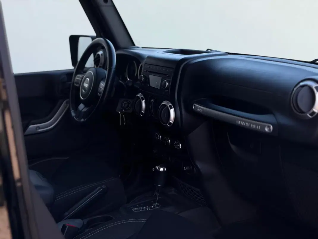 Jeep Wrangler Unlimited 2015 - 52000 EUR, 169769 km - 169769km - foto 7 de 14