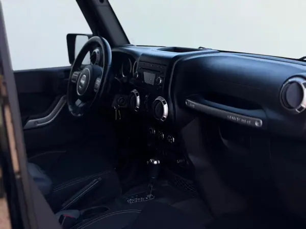 Jeep Wrangler Unlimited 2015 - 52000 EUR, 169769 km - AUTO.MOTO.pt - 169769km - foto 7 de 14