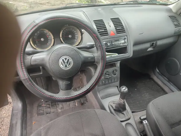 Volkswagen Polo 2001 - 1300 EUR, 228796 km - AUTO.MOTO.pt - 228796km - foto 2 de 15