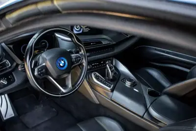 BMW i8 2016 - 61900 EUR, 93668 km - AUTO.MOTO.pt - 93668km - foto 36 de 45