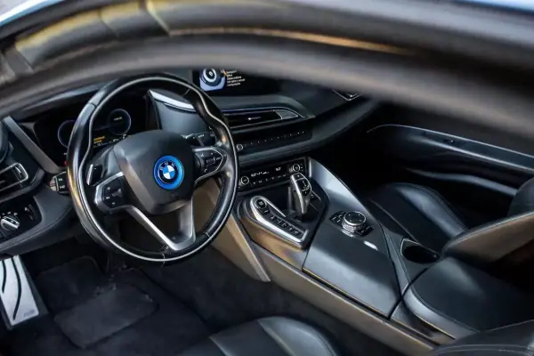 BMW i8 2016 - 61900 EUR, 93668 km - AUTO.MOTO.pt - 93668km - foto 36 de 45