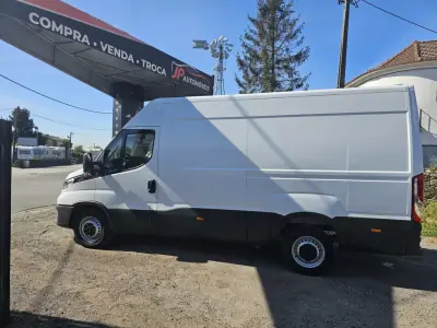 Iveco Daily 35 S14 2.3 D PLATAFORMA 2023 - 24750 EUR, 45000 km - AUTO.MOTO.pt - 45000km - foto 7 de 12
