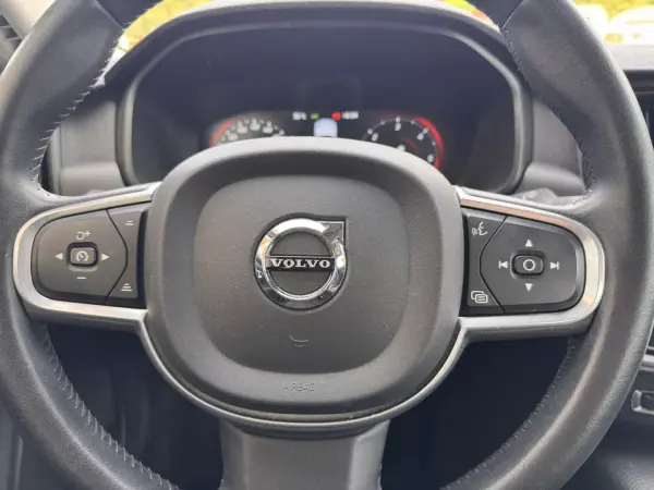 Volvo V90 2017 - 23750 EUR, 133014 km - AUTO.MOTO.pt - 133014km - foto 12 de 25