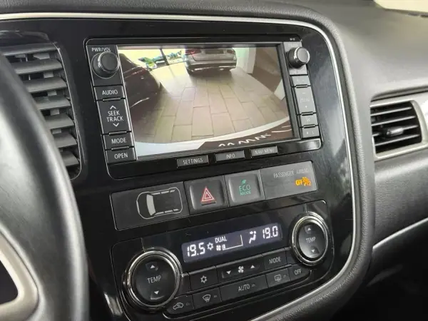 Mitsubishi Outlander 2015 - 15990 EUR, 157367 km - AUTO.MOTO.pt - 157367km - foto 16 de 28