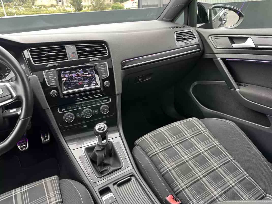Volkswagen Golf 2014 - 15000 EUR, 240000 km - 240000km - foto 40 de 83
