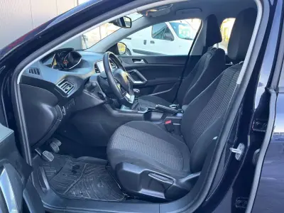Peugeot 308 2019 - 10900 EUR, 131000 km - AUTO.MOTO.pt - 131000km - foto 10 de 27