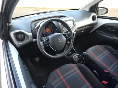 Peugeot 108 2014 - 6750 EUR, 58030 km - AUTO.MOTO.pt - 58030km - foto 10 de 28