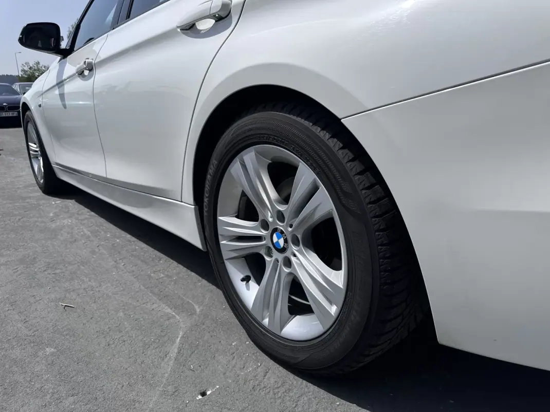 BMW 318 2014 - 12900 EUR, 200000 km - AUTO.MOTO.pt - 200000km - foto 13 de 52