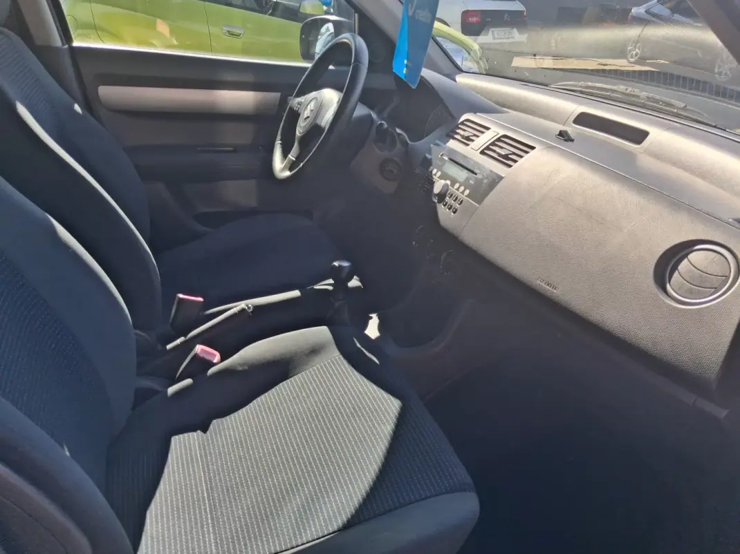 Suzuki Swift 2008 - 4750 EUR, 305000 km - AUTO.MOTO.pt - 305000km - foto 10 de 14