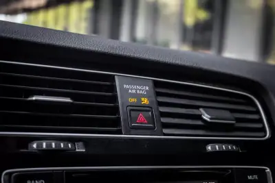 Volkswagen Golf 2015 - 24990 EUR, 83192 km - AUTO.MOTO.pt - 83192km - foto 26 de 45