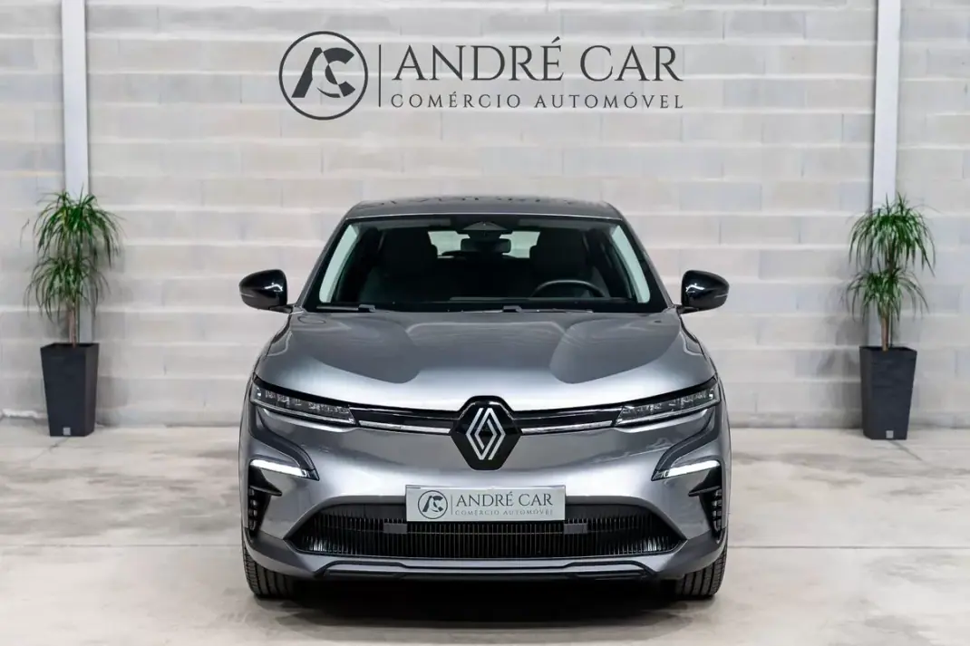 Renault Mégane E-Tech 2023 - 22450 EUR, 46780 km - AUTO.MOTO.pt - 46780km - foto 3 de 48
