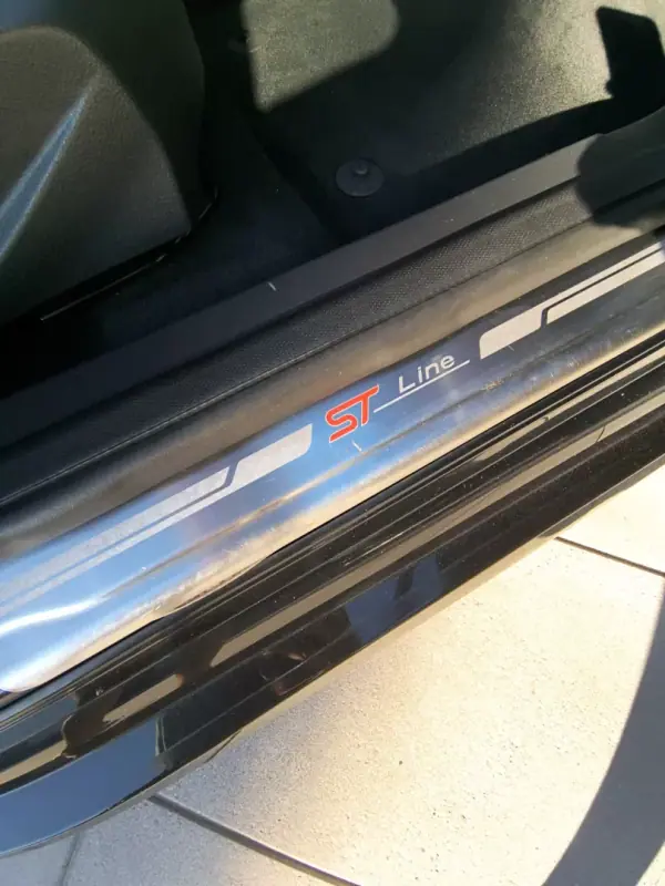 Ford Focus SW 2019 - 13900 EUR, 184000 km - AUTO.MOTO.pt - 184000km - foto 24 de 29