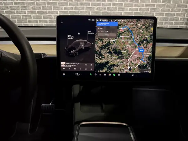 Tesla Model Y 2022 - 34900 EUR, 77000 km - AUTO.MOTO.pt - 77000km - foto 13 de 14