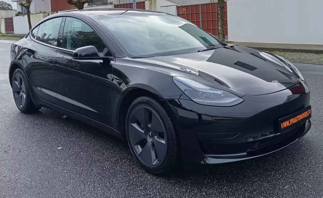 Tesla Model 3 2022 - 25990 EUR, 105900 km - AUTO.MOTO.pt - 105900km - foto 3 de 16