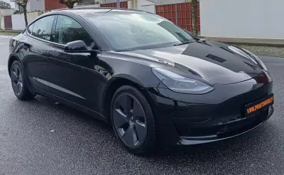 Tesla Model 3 2022 - 25990 EUR, 105900 km - AUTO.MOTO.pt - 105900km - foto 3 de 16