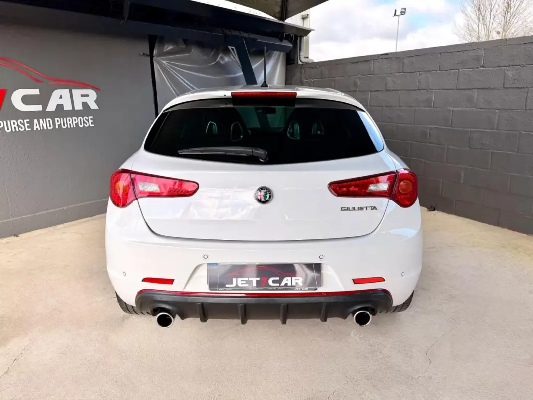Alfa Romeo Giulietta 2017 - 18490 EUR, 122207 km - AUTO.MOTO.pt - 122207km - foto 7 de 21