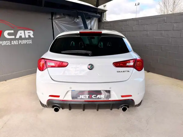 Alfa Romeo Giulietta 2017 - 18490 EUR, 122207 km - AUTO.MOTO.pt - 122207km - foto 7 de 21