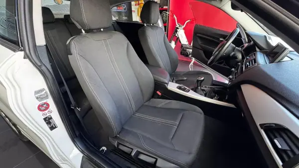 BMW 114 2017 - 15500 EUR, 125000 km - AUTO.MOTO.pt - 125000km - foto 17 de 19