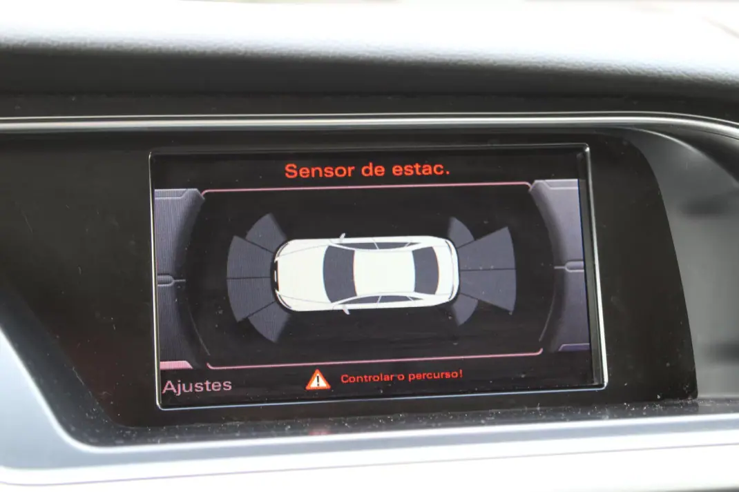 Audi A4 2014 - 14990 EUR, 168000 km - 168000km - foto 21 de 25