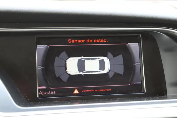 Audi A4 2014 - 14990 EUR, 168000 km - AUTO.MOTO.pt - 168000km - foto 21 de 25