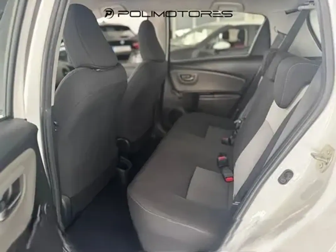 Toyota Yaris 2018 - 14750 EUR, 84619 km - 84619km - foto 7 de 17