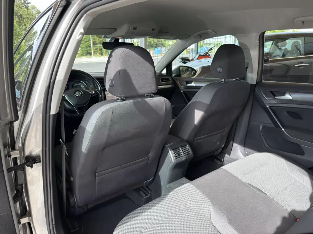 Volkswagen Golf 2017 - 15950 EUR, 151736 km - 151736km - foto 28 de 34