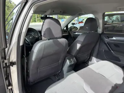 Volkswagen Golf 2017 - 15950 EUR, 151736 km - AUTO.MOTO.pt - 151736km - foto 28 de 34